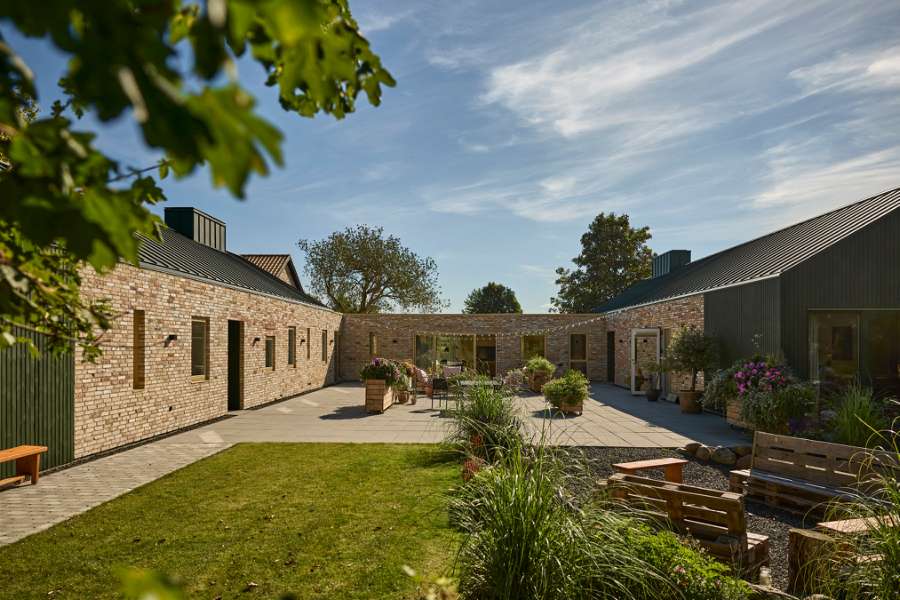 Green steel profiles set the framework for a rural family collective, Ølbyvej 178, 4623 Lille Skensved, Denmark